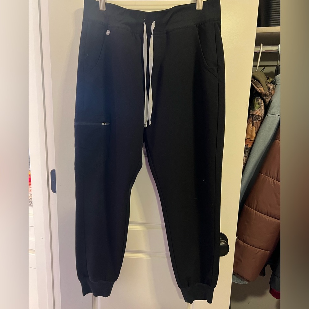 Black Figs scrub joggers medium petite